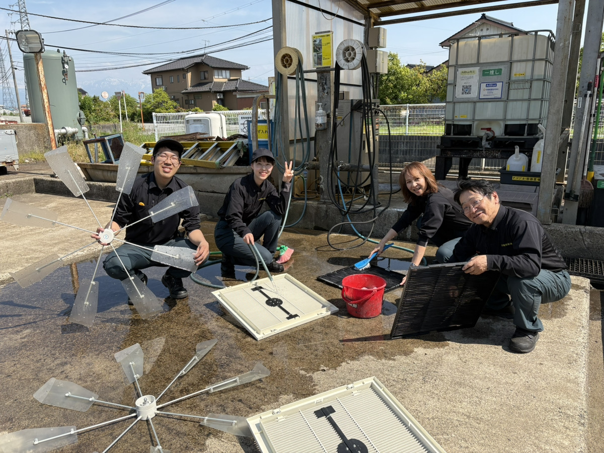 若手社員ブログ_みんなでエアコン掃除