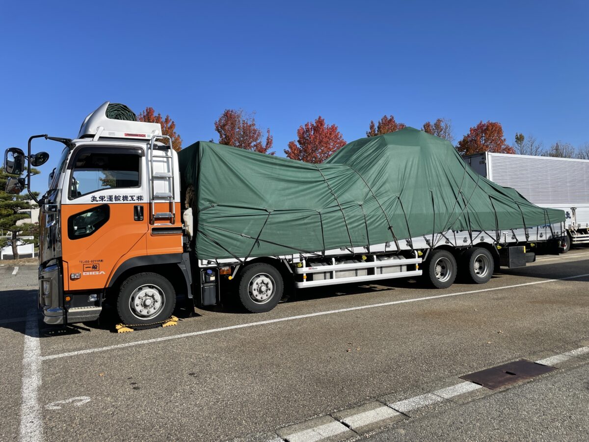 重量物の輸送の際に使用するトラック